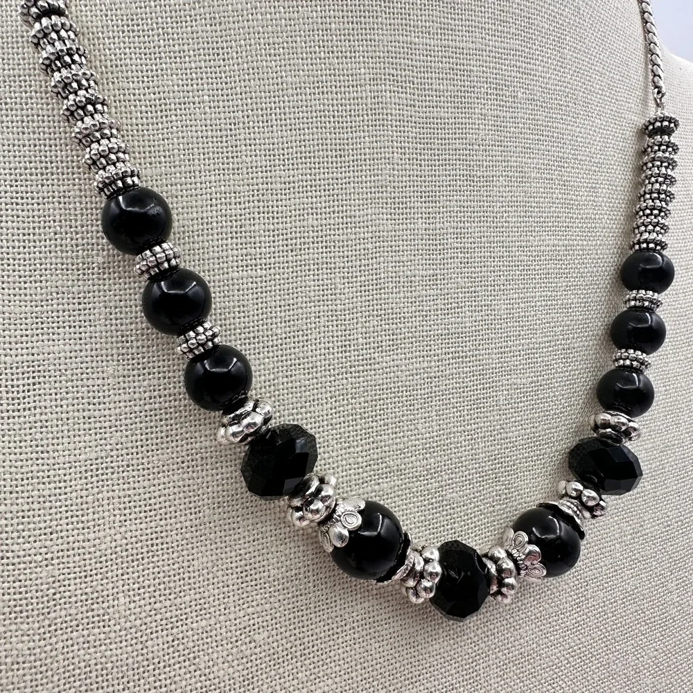 Vintage 90s Black Beaded Silver Tone Necklace Boho Classic Fashion Jewelry Boho